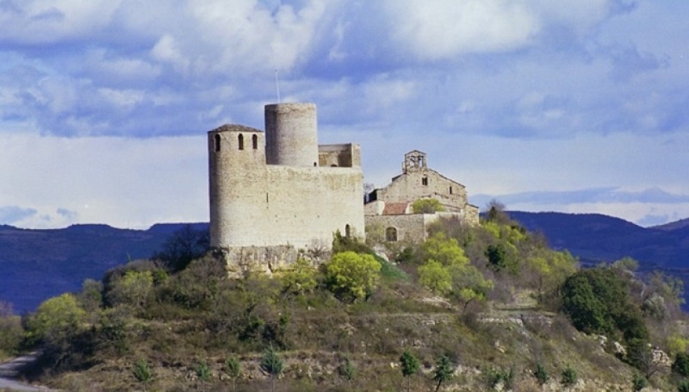 Vista general del Castell de Mur i l'església de Santa Maria de Mur