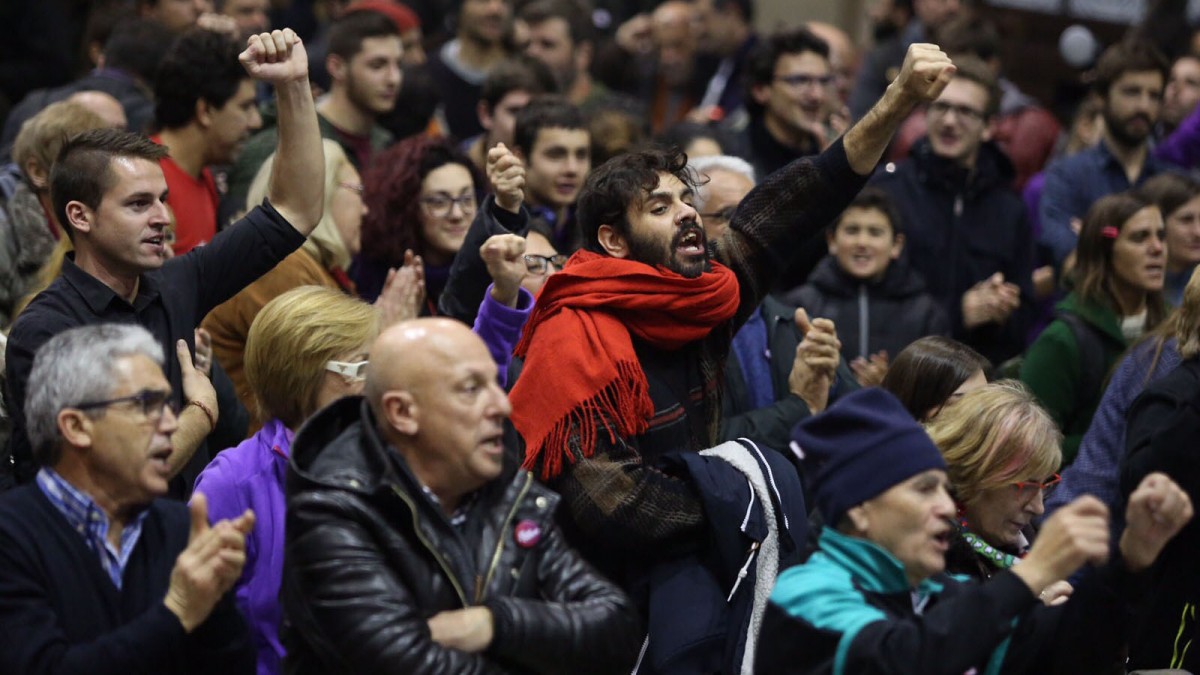 Seguidors d'En Comú Podem celebrant els resultats