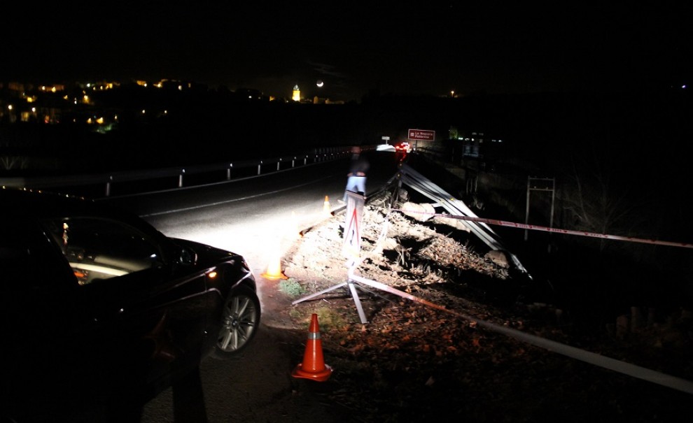 La tanca protectora de la carretera ha evitat mals majors