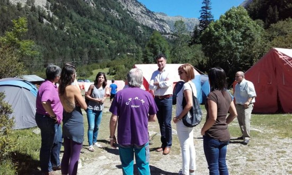 Marta Vilalta a les comarques del Pirineu de Lleida, visitant activitats d'estiu de lleure.