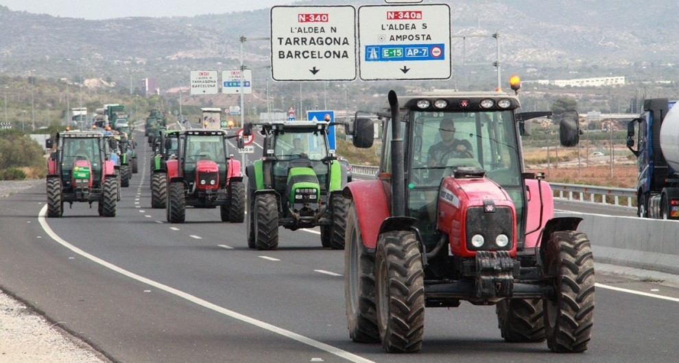 Marxa de tractors a les Terres de l'Ebre, en imatge d'arxiu