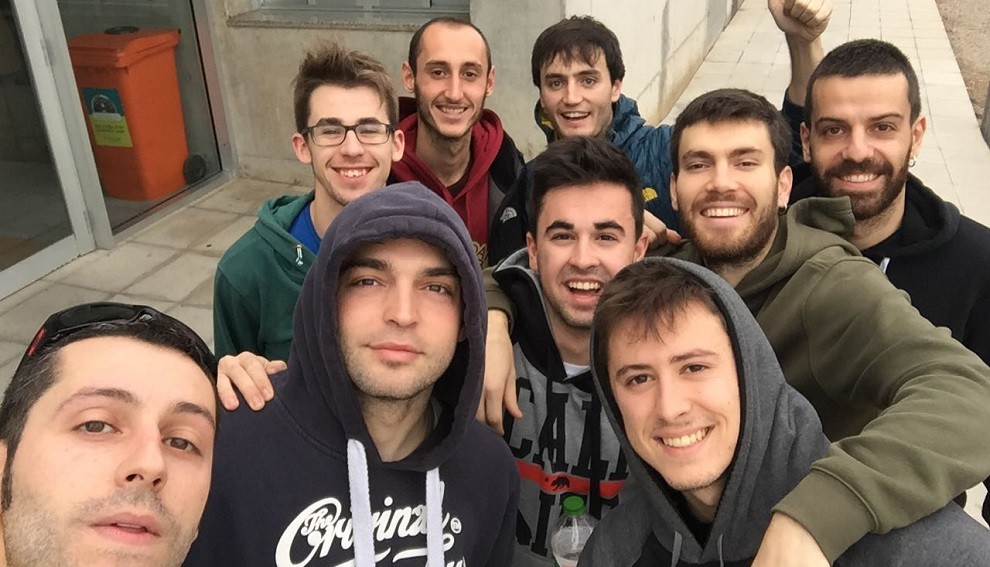 Els jugadors del Tremp van celebrar el triomf amb una selfie