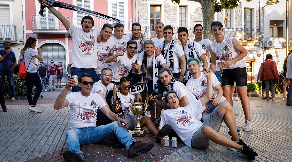 El Tremp, mostrant la copa durant la celebració