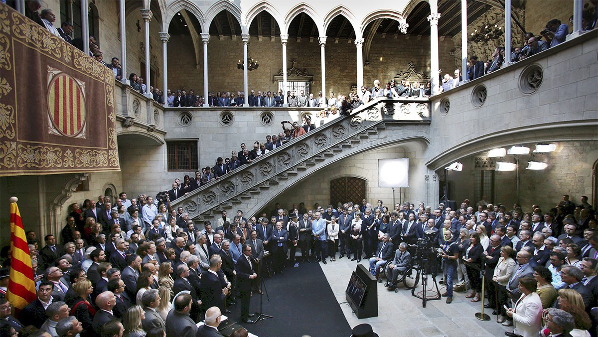 Els alcaldes, amb el referèndum, al Palau de la Generalitat
