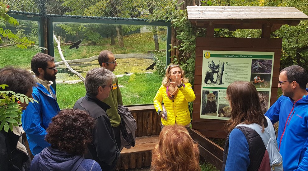 L'objectiu de la visita és compartir experiències sobre la gestió de l'ós bru