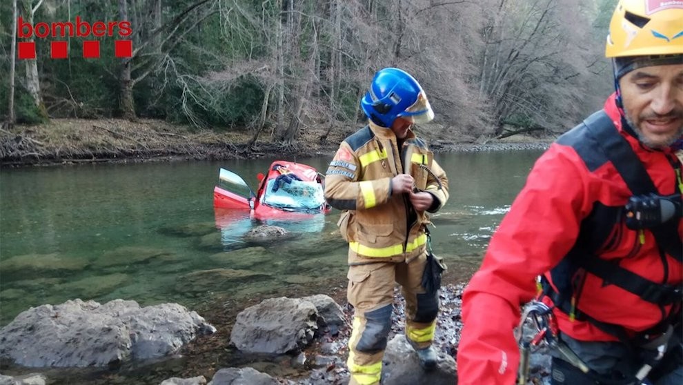 Ferida «menys greu» en precipitar-se al riu amb el cotxe a Baix Pallars