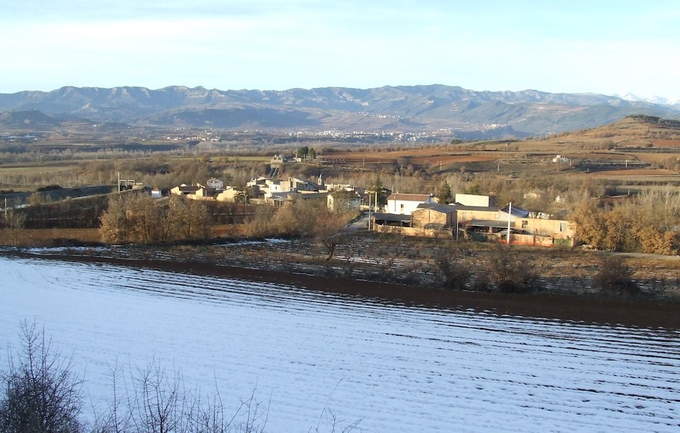 El poble de Gavet des de la carretera de Sant Serni