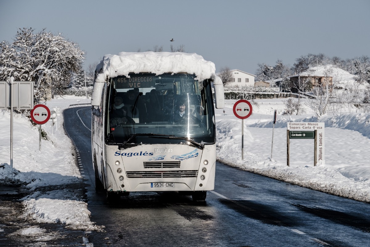 Un autobús, a la carretera entre Torelló i Manlleu