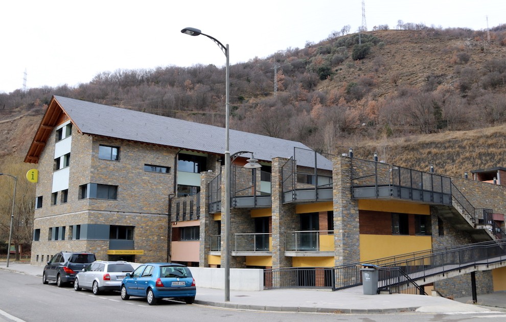 Edifici on es traslladaran els serveis del Consell Comarcal del Pallars Sobirà