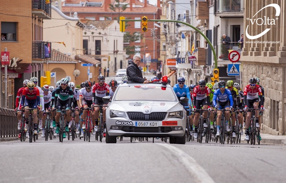 El capdavant dels ciclistes en una etapa de la Volta a Catalunya
