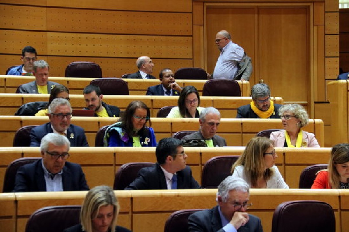 Senadors catalans amb el llaç groc