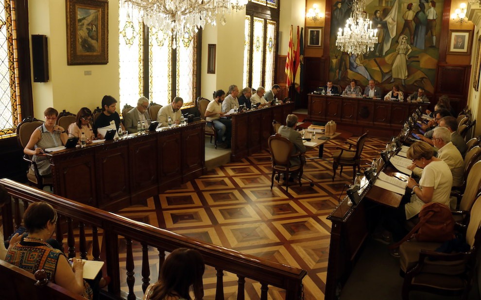 Diputats i membres d'ERC després de presentar la moció