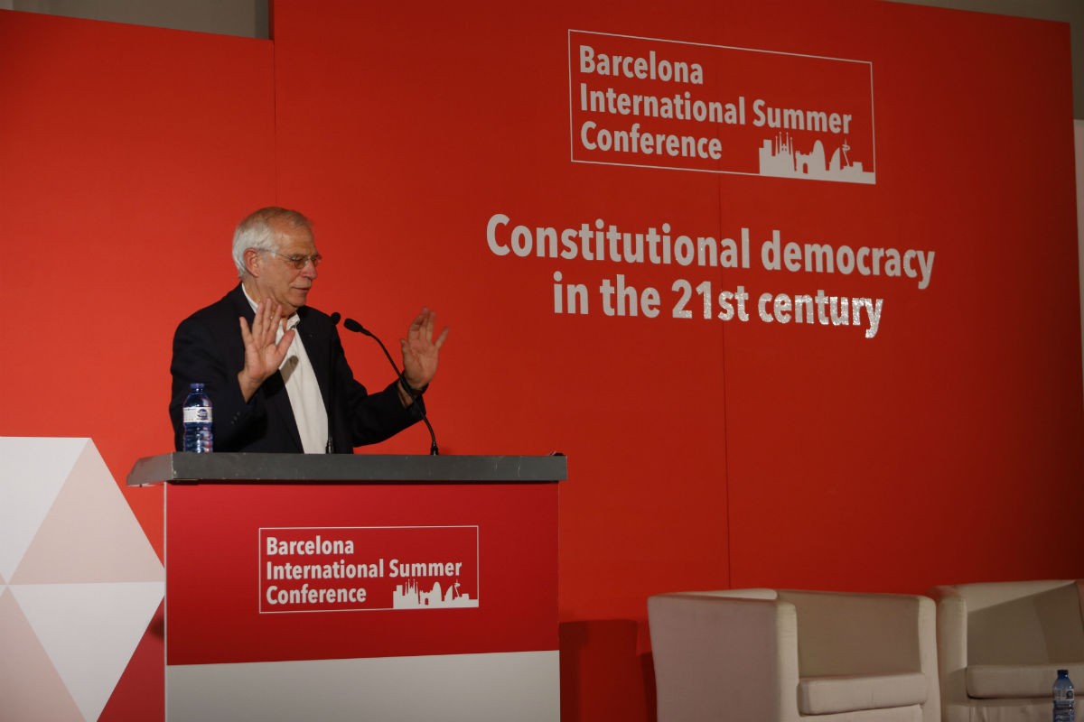 Borrell, ja com a ministre, en un acte de Societat Civil Catalana, el juliol