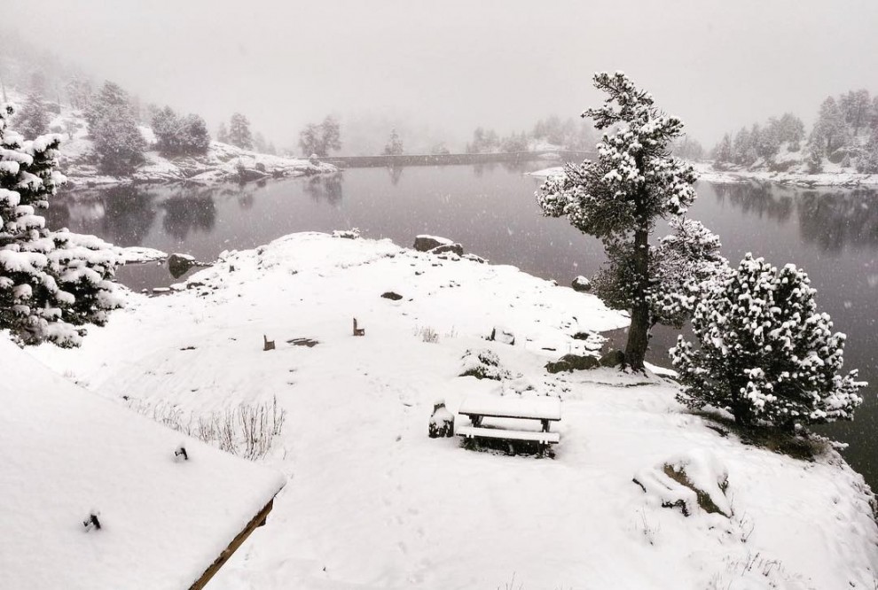 L’entorn del refugi JM Blanc, nevat, aquest matí