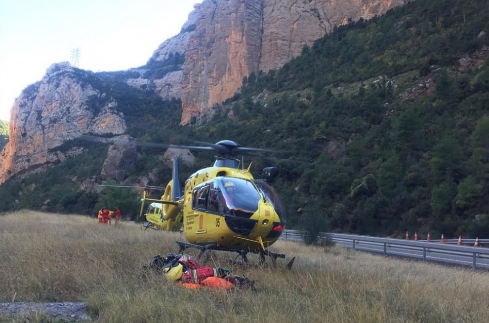 Un helicòpter del SEM en un  servei al Baix Pallars