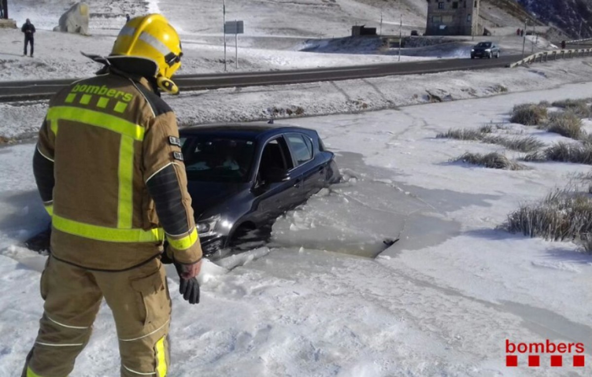 El cotxe atrapat en el gel a Alt Àneu