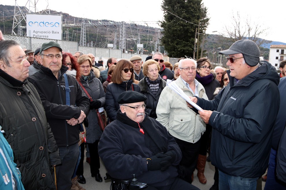 Un representant dels jubilats del Pallars llegint un manifest