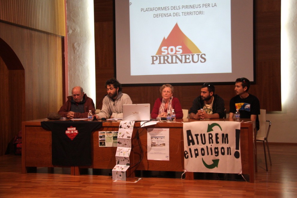 Pla general de la presentació de la coordinadora SOS Pirineus a la Seu d’Urgell