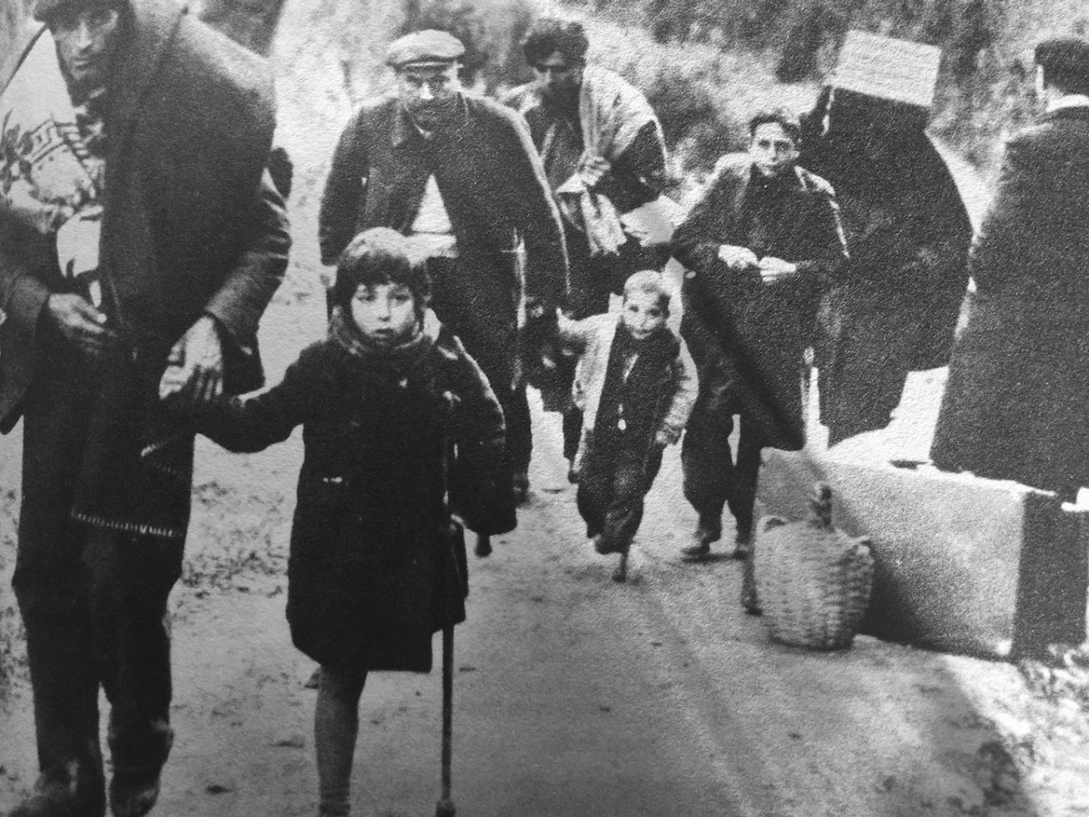 Imatge de refugiats camí de l'exili durant la Guerra Civil