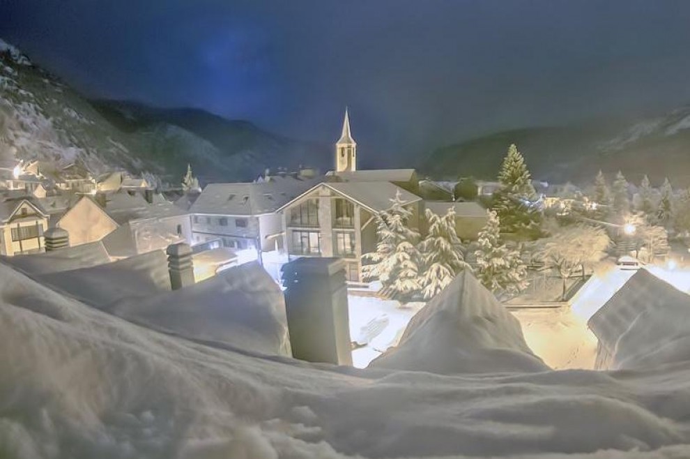 Imatge d’una nevada a la població d’Esterri d’Àneu