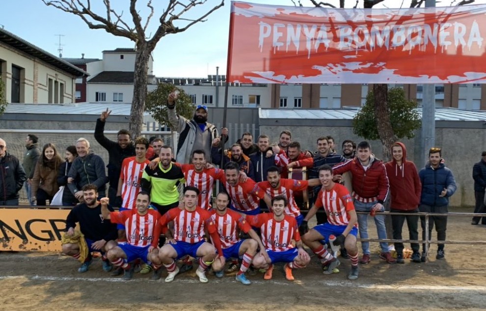 El Pobla va celebrar la victòria amb la seva afició