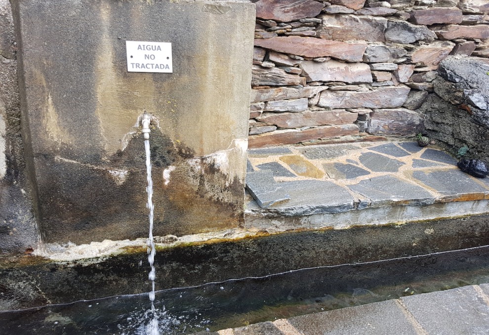 Una font de Lladorre on aquests últims dies s'informava que l'aigua no estava tractada