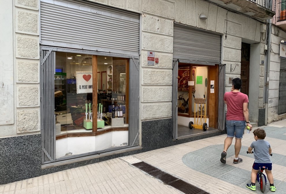 Els comerços del Pallars preparen la seva obertura progressiva
