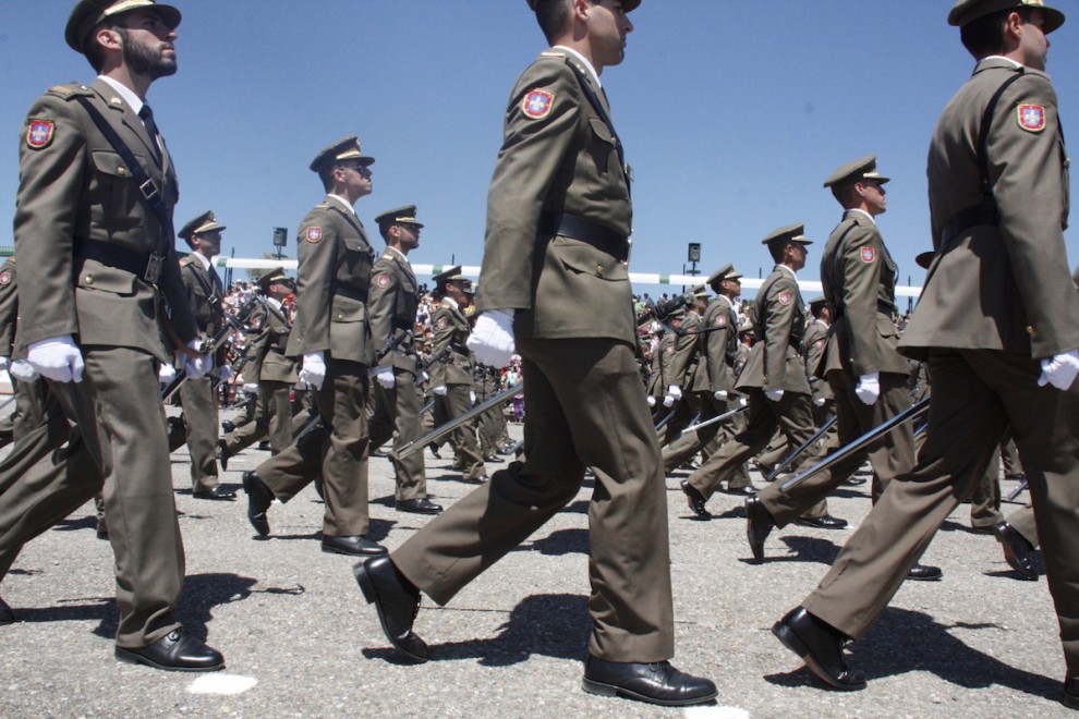 Soldats desfilant a l'AGBS en l'entrega de despatxos de l'any 2018