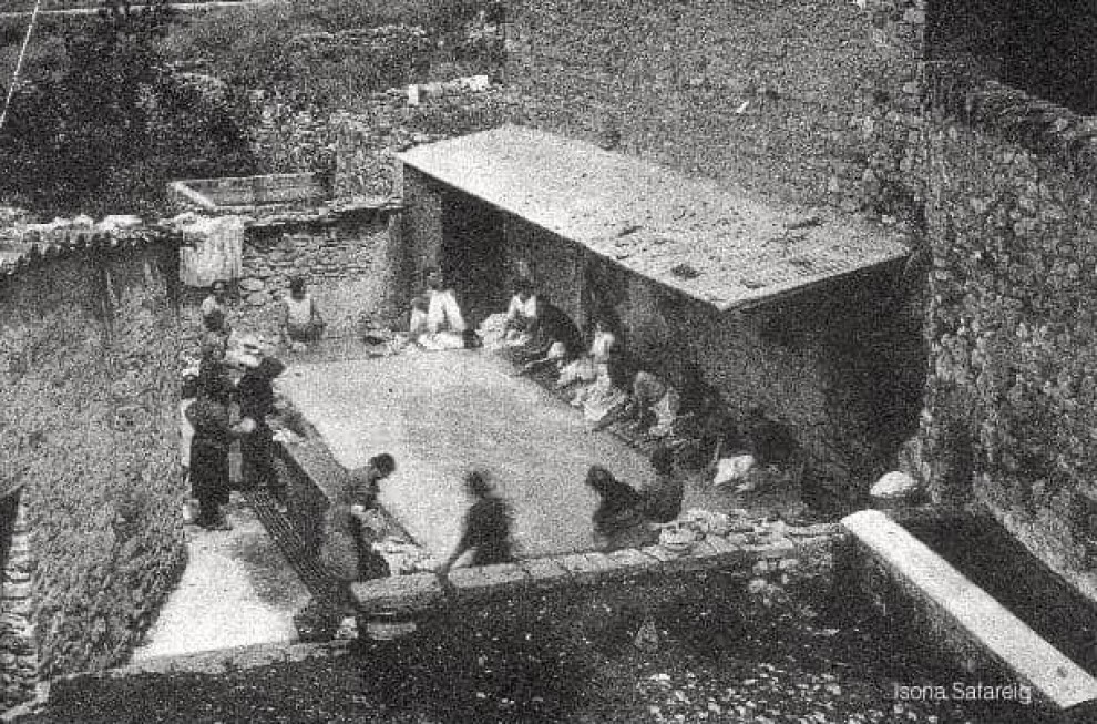Safareig d'Isona a principis dels anys 1920, ara fa un segle