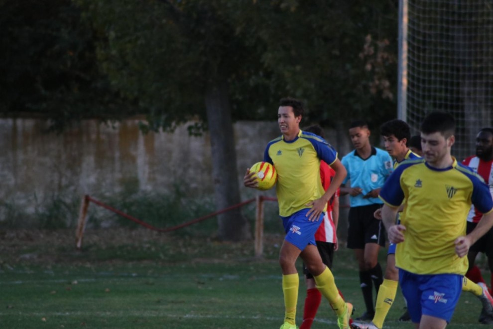 El poblatà Miquel Molleví va ser el jugador del partit marcant un hattrick in extremis