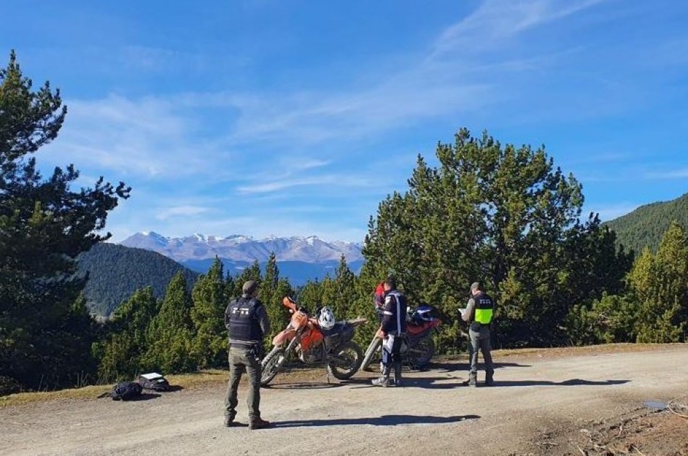 Motoristes interceptats en una pista del Pallars Sobirà