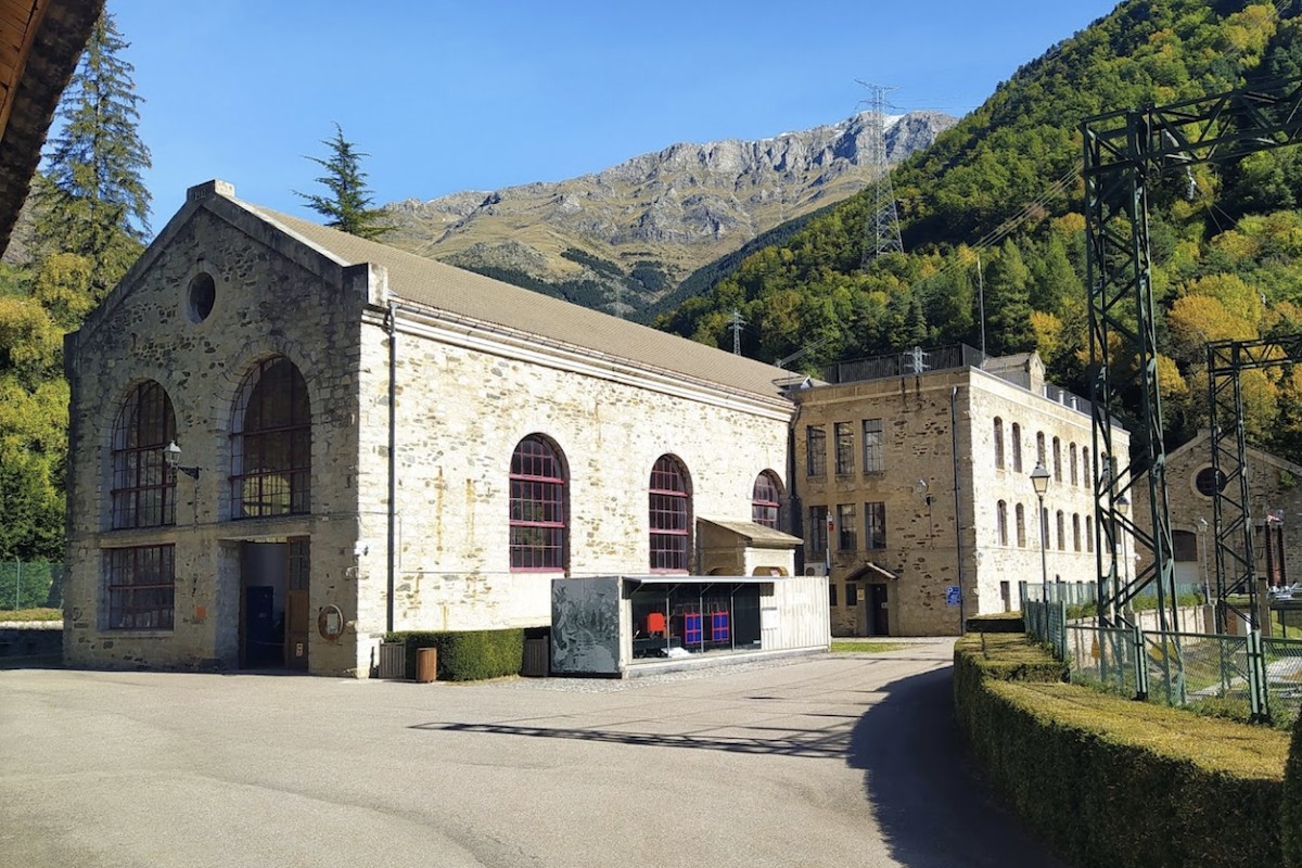 Imatge de l’edifici que acull el Museu Hidroelèctric de Capdella