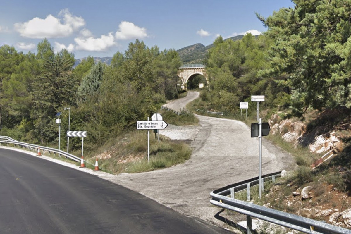 Cruïlla de la carretera de Santa Engràcia a la C-13, a Talarn
