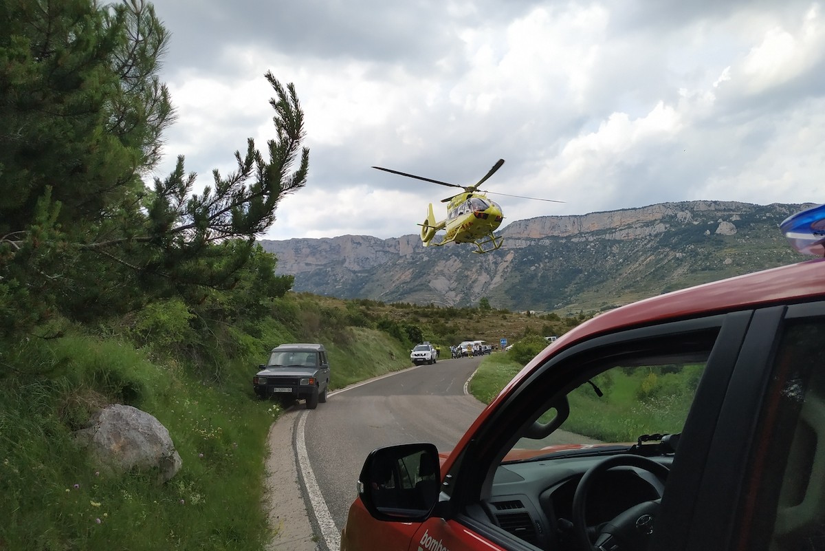 Imatge de l’helicòpter del SEM enlairant-se del lloc dels fets
