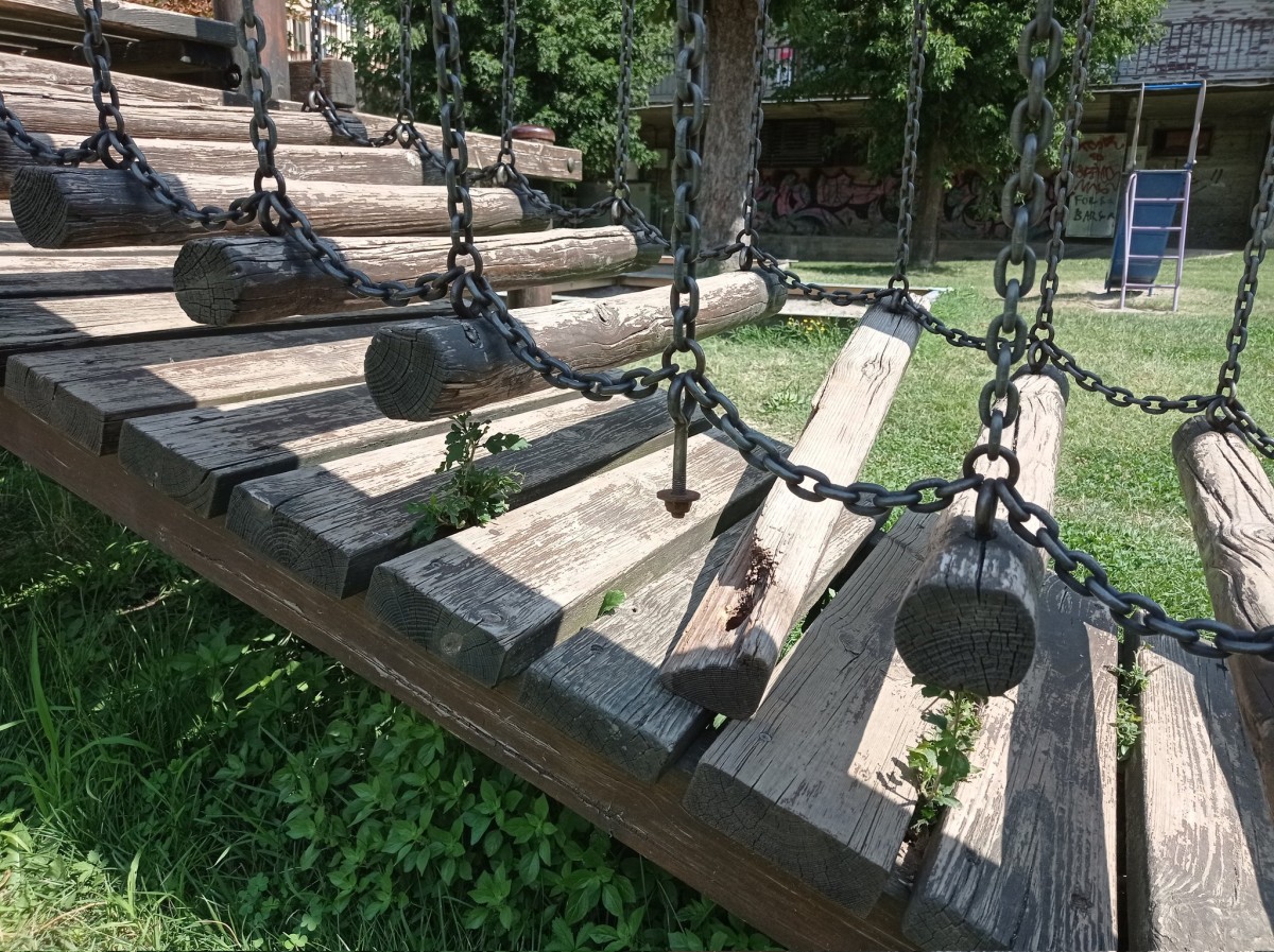 Imatge d’un dels equipaments infantils del parc