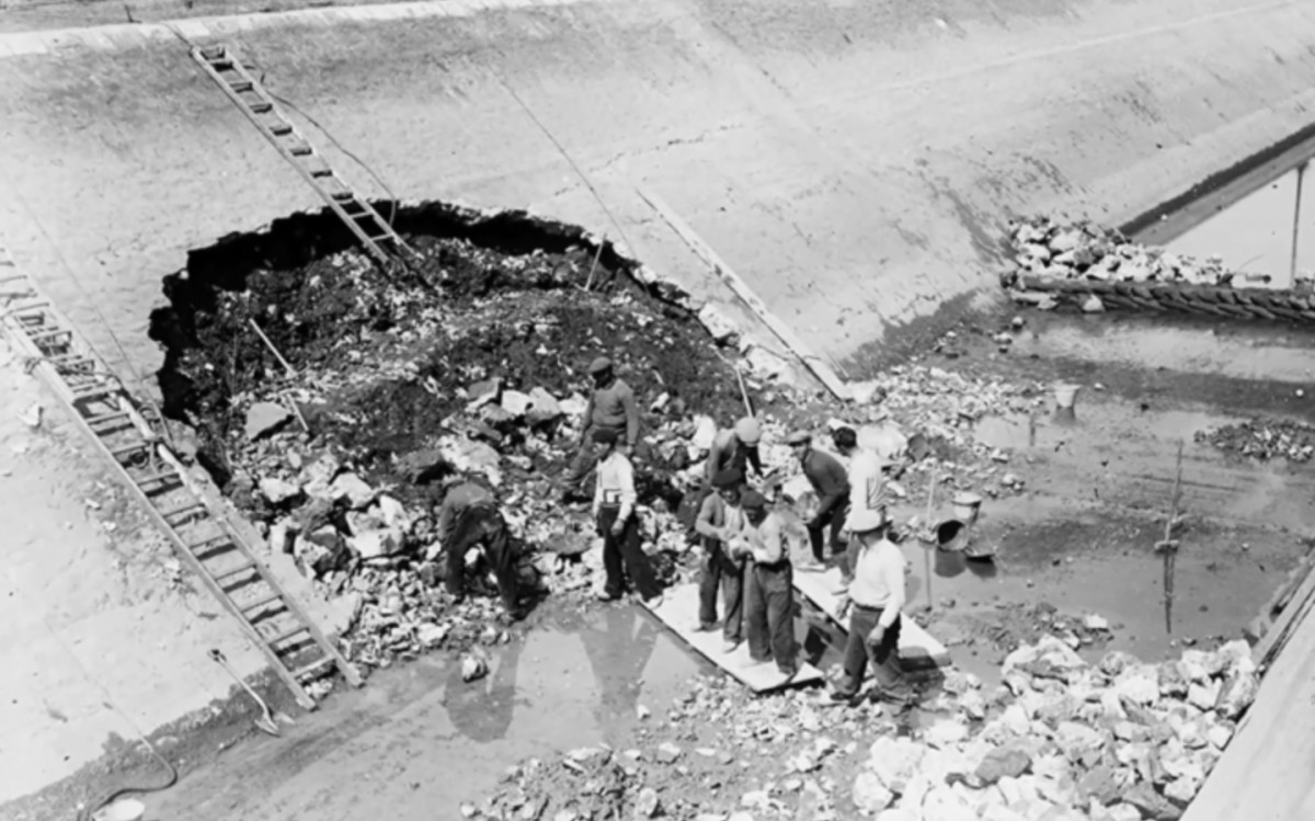 Imatge del canal de Gavet afectat pel bombardeig