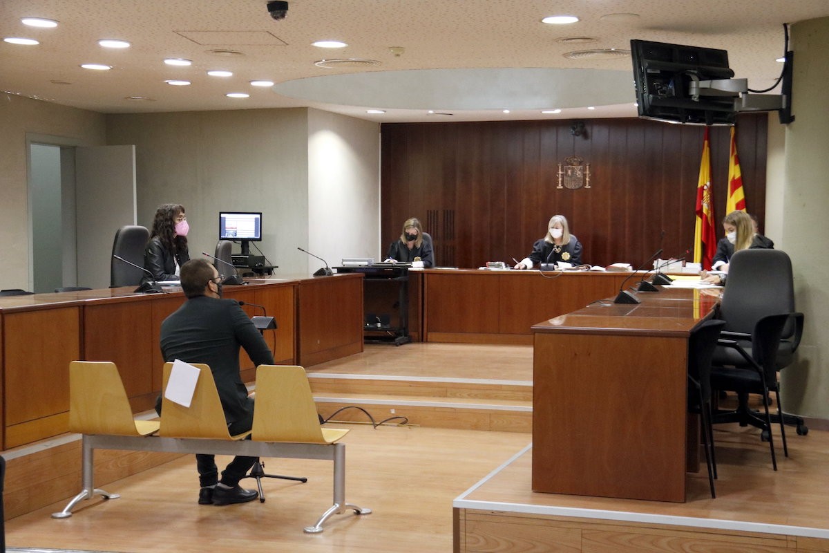 Imatge de l'acusat a la sala de l'Audiència de Lleida durant el judici