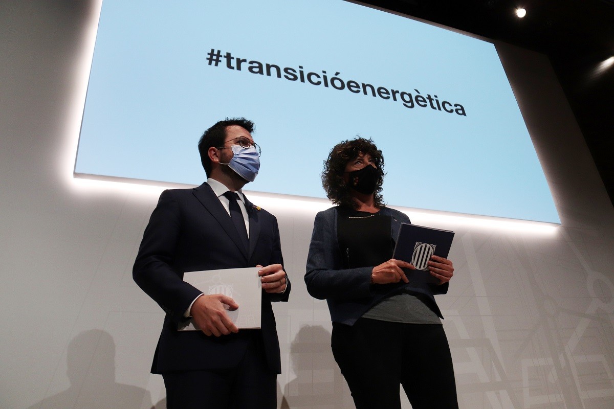 Pere Aragonès i Teresa Jordà, durant la conferència 'Compromís 2030, Horitzó 2050'