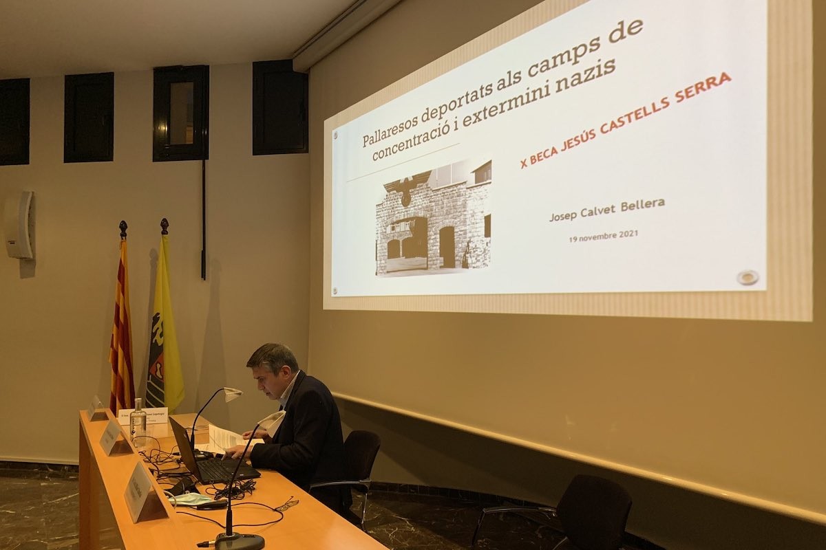 El poblatà Josep Calvet presentant els resultats de la recerca a l'Epicentre