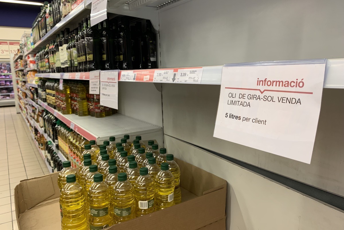 En alguns supermercats pallaresos s’ha limitat la compra d’oli de girasol