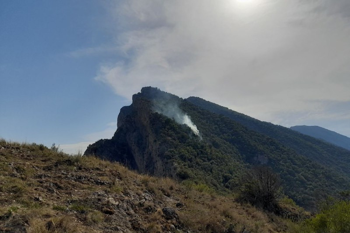Imatge d'una revifalla de l'incendi del Montsec