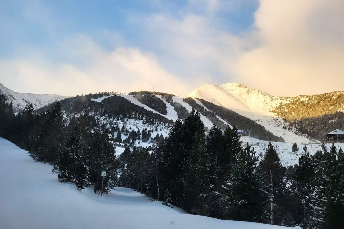 Les estacions d'esquí pretenen allargar la temporada dins al 10 d'abril