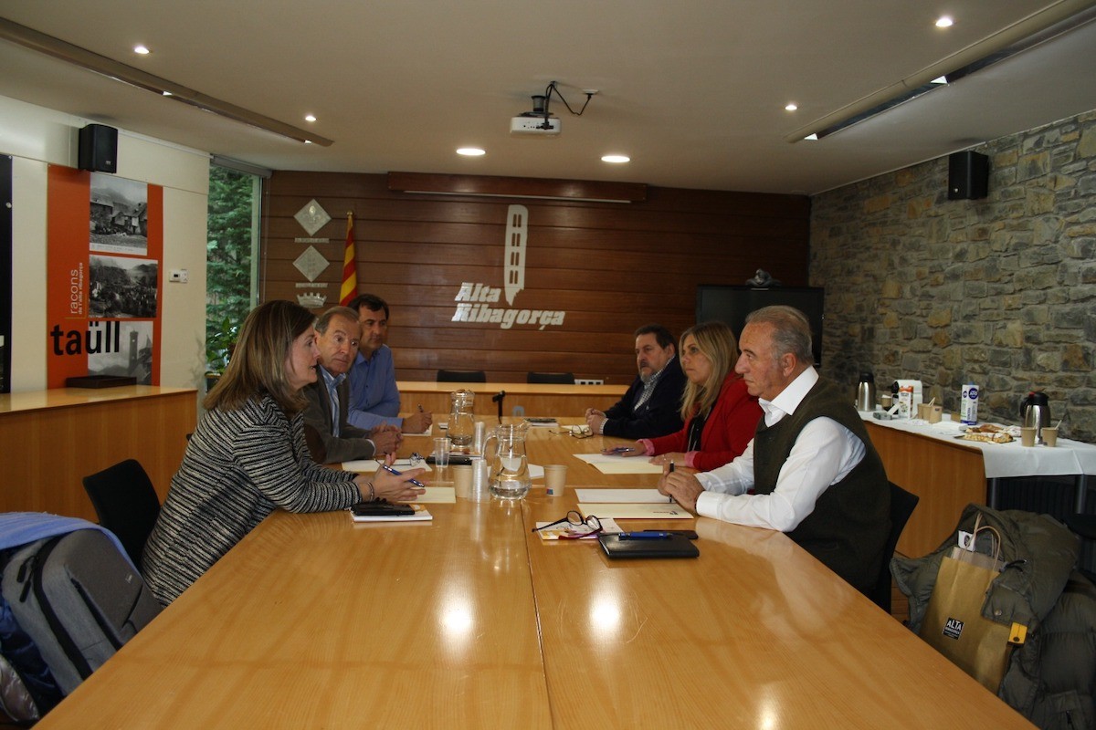 Els presidents comarcals, entre els quals els del Pallars Jussà i Sobirà, durant la reunió celebrada aquest dilluns