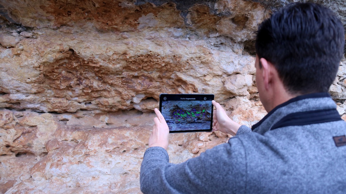 Exemple de realitat augmentada en un jaciment de pintures rupestres al Montsià