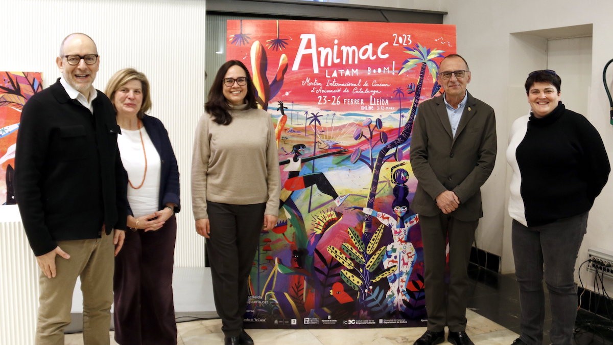 Les autoritats que han presentat l'Animac, amb el cartell promocional d'enguany