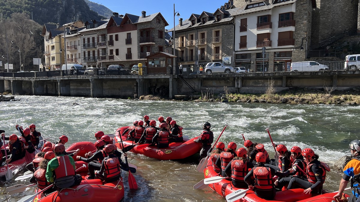 Un grup d'alumnes de Canàries van ser els primeres en baixar pel riu