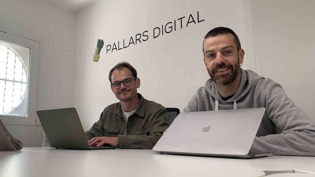 Tomàs Garcia i Jordi Ubach, periodistes de Pallars Digital, a les oficines del diari