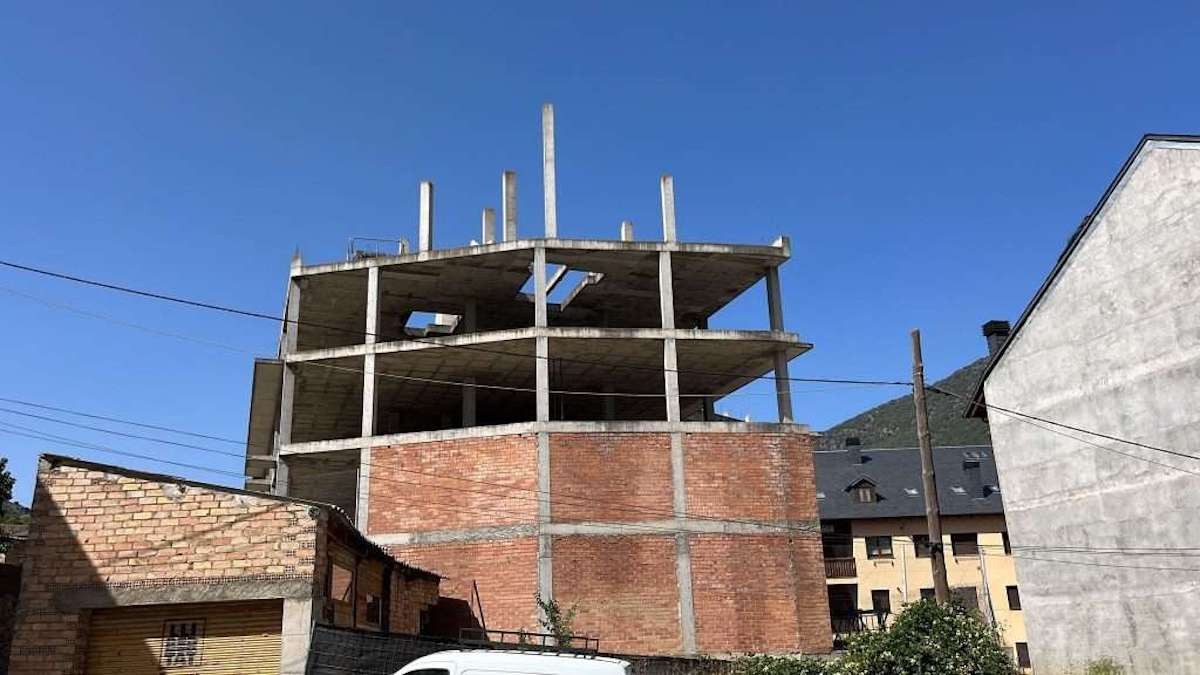 El bloc de 32 habitatges de Sort que serà cedit a l'Incasòl durant 75 anys