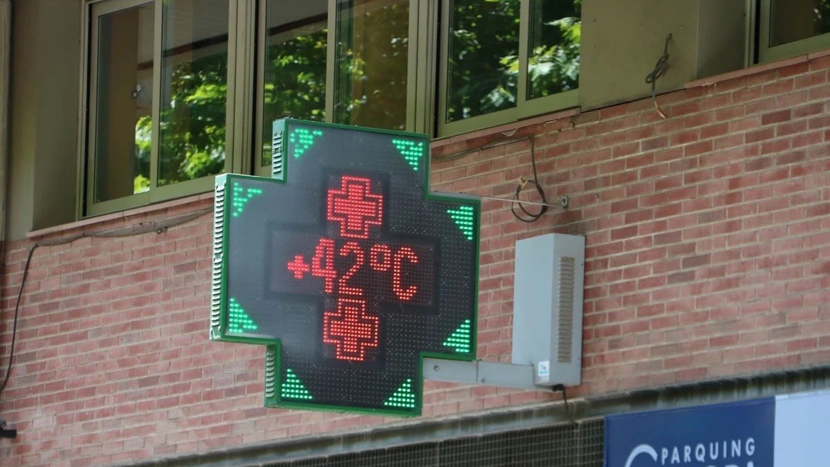 Un termòmetre superant els 40 graus en una imatge d'arxiu