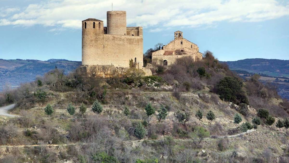 Vista del castell de Mur i de la col·legiata de Santa Maria